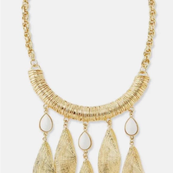 Lilly Pulitzer she shells necklace - Picture 4 of 4